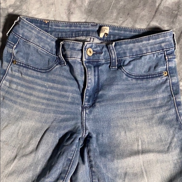Abercrombie & Fitch Distressed + Worn Jeans - Picture 5 of 16